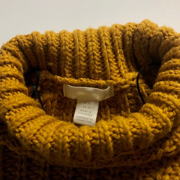 Mock Turtleneck Knitted Sweater (Yellow) - Picture 3 of 3